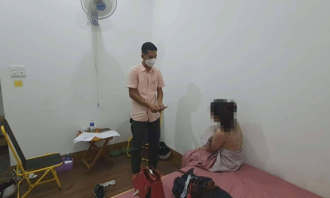 Quản lý quán karaoke ở Buôn Ma Thuột điều nhân viên đi bán dâm cho khách