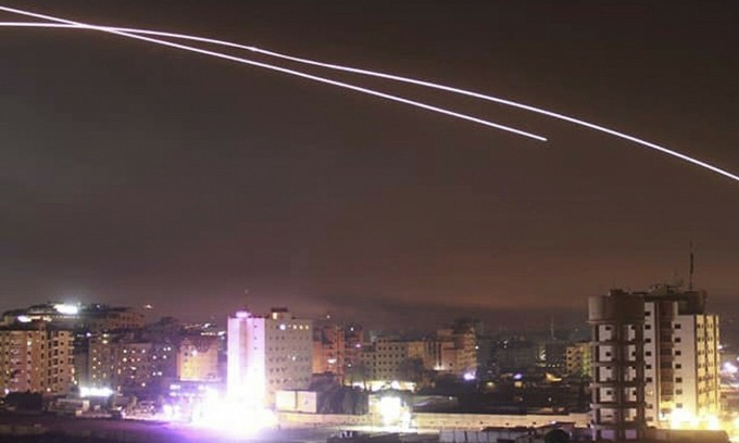 Sân bay Syria tê liệt sau loạt không kích của Israel