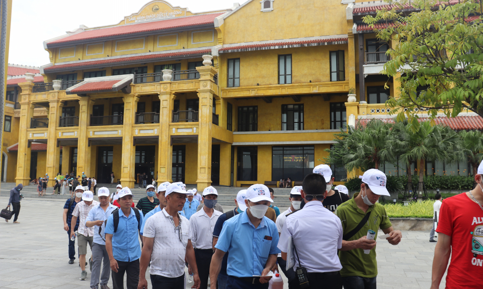 Khoảng 170.000 lượt khách du lịch đến Quảng Ninh dịp cuối tuần