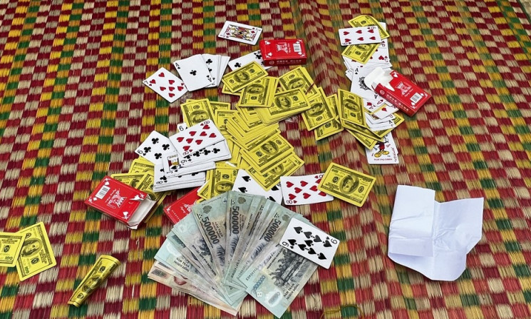 Bắt quả tang 6 đối tượng đánh bạc, thu giữ 100 triệu đồng