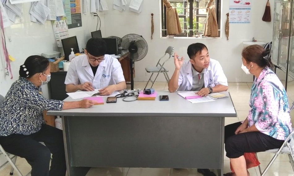 Bệnh viện Bãi Cháy khám, phát thuốc miễn phí cho hơn 600 người dân ở Bình Liêu