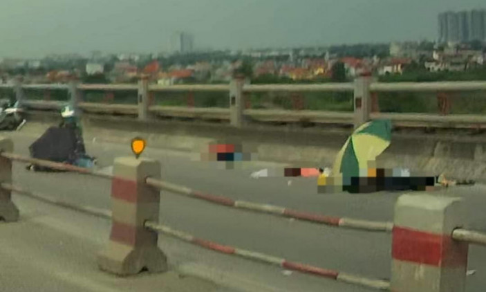 TNGT tại cầu Thanh Trì: Nam tài xế xe máy tử vong, cô gái ngồi sau gãy chân