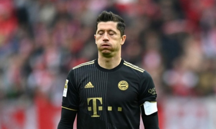 Bayern ra điều kiện bán Lewandowski, Barca và Man Utd gặp khó
