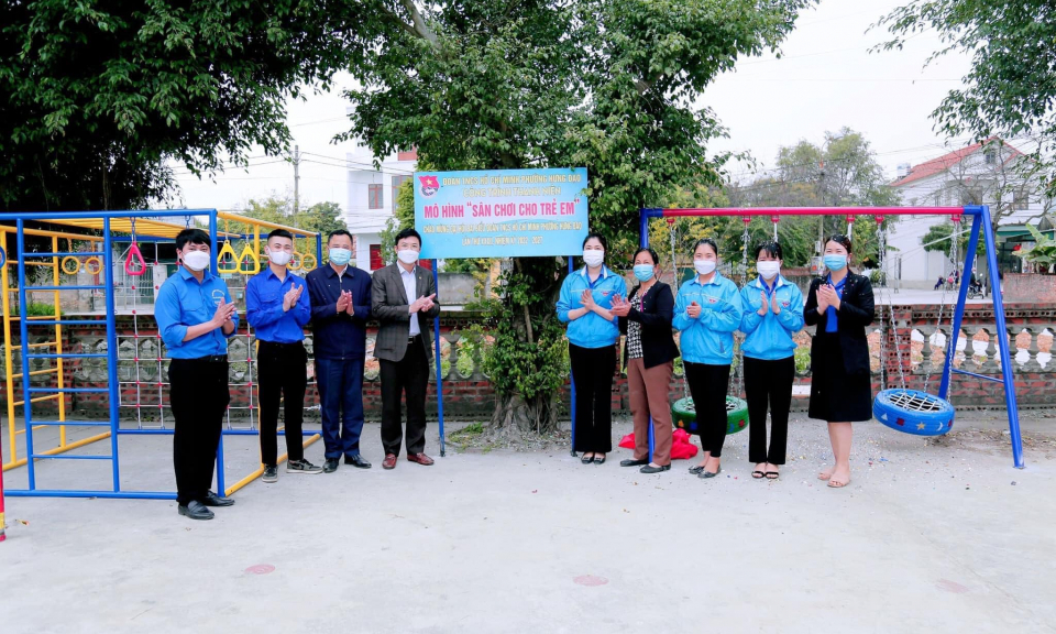 Sân chơi cho trẻ em từ vật liệu tái chế