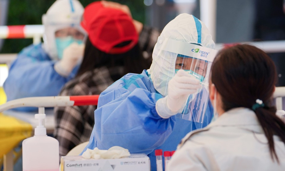 Trung Quốc: 11 tỉ kit test COVID-19 bằng GDP cả năm của một nước