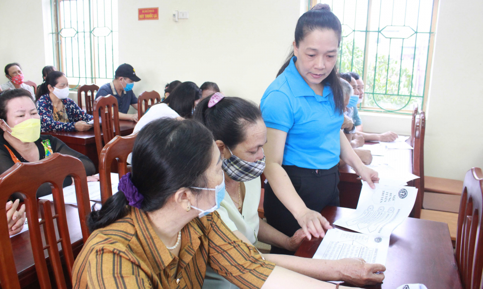 Nâng cao nhận thức về chính sách BHXH, BHYT cho nông dân