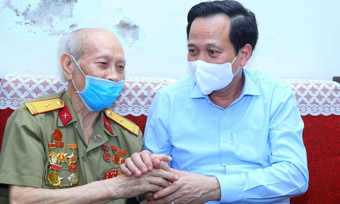 Đề xuất dành hơn 400 tỉ đồng tặng quà người có công dịp 27-7