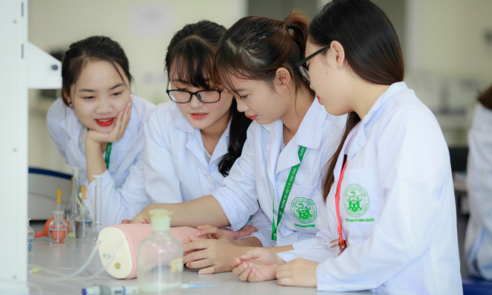 Ngưỡng điểm đầu vào các ngành đào tạo sức khỏe năm nay có gì mới?