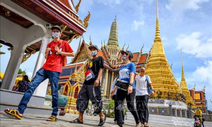 Thái Lan dỡ bỏ quy định đeo khẩu trang nơi công cộng