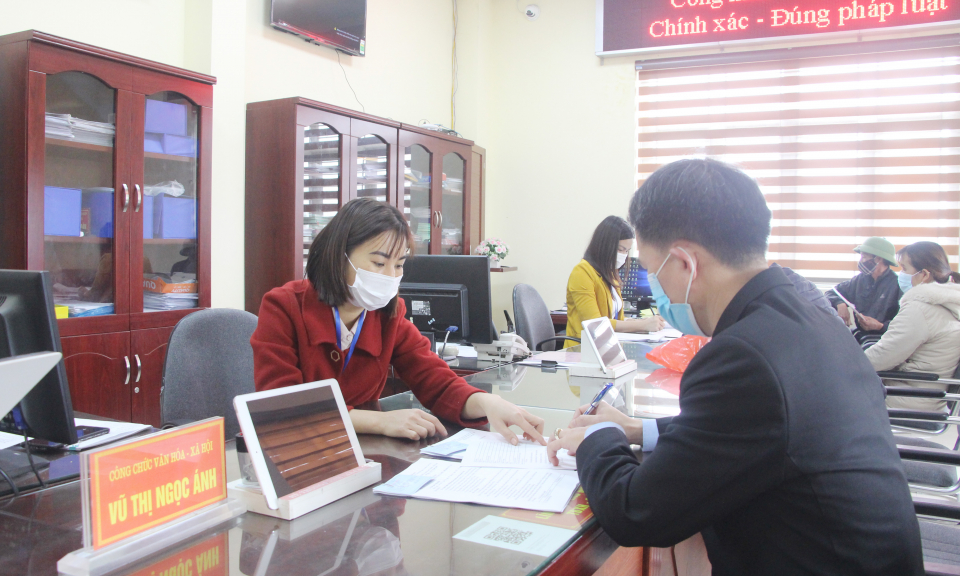 Xây dựng đội ngũ cán bộ “vừa hồng vừa chuyên”
