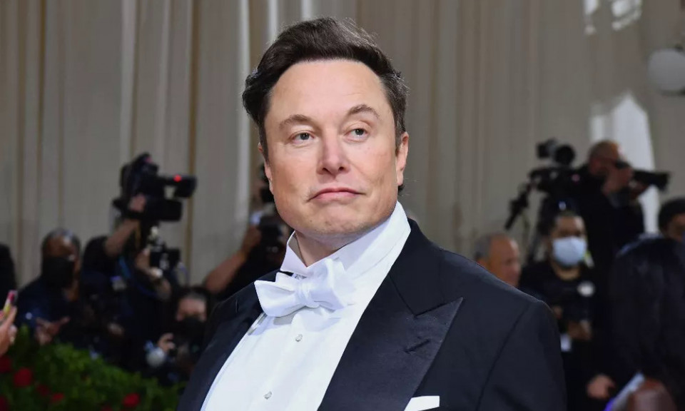 Elon Musk bị kiện vì Dogecoin