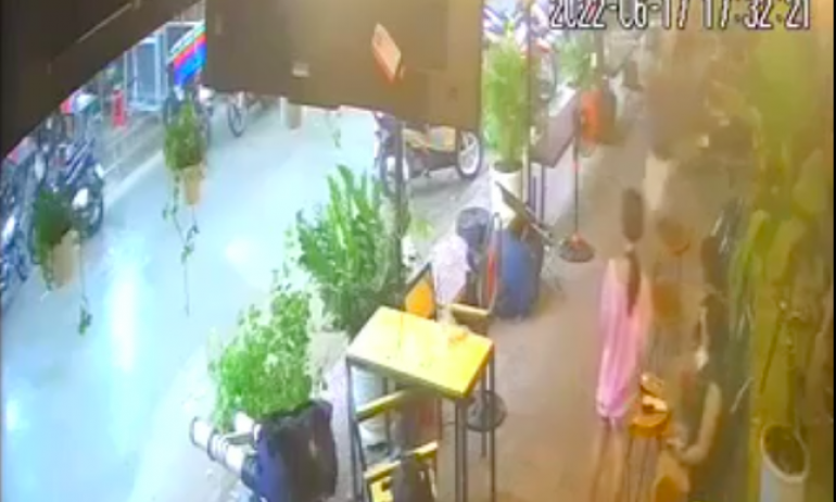 Nam thanh niên trong quán cà phê tử vong sau tiếng sét