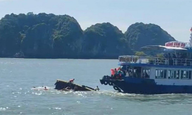 Tàu chuyển tải chở 12 khách du lịch bị chìm ở Hải Phòng, 1 phụ nữ tử vong