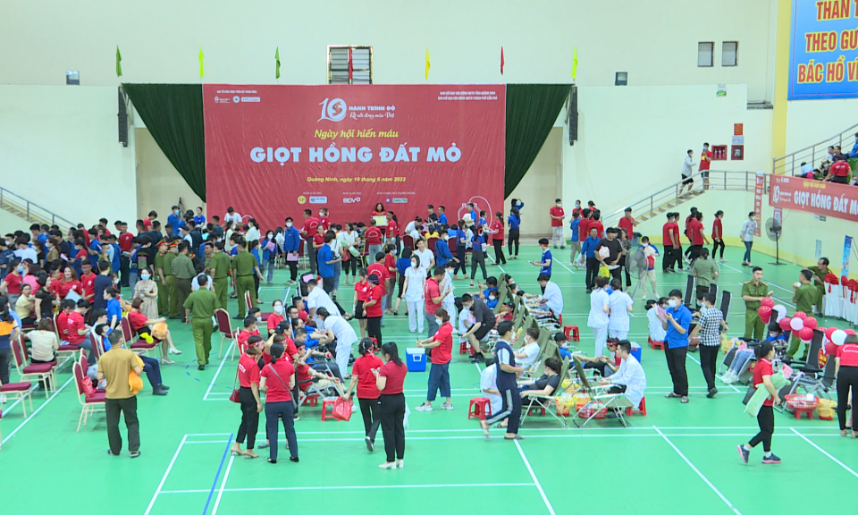 “Giọt hồng Đất mỏ - Kết nối dòng máu Việt”