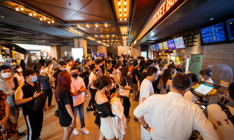 Phim Em và Trịnh 'cháy vé'