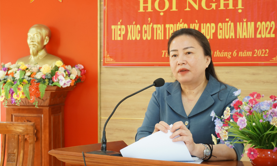 Phó Chủ tịch Thường trực HĐND tỉnh Vi Ngọc Bích tiếp xúc cử tri huyện Tiên Yên