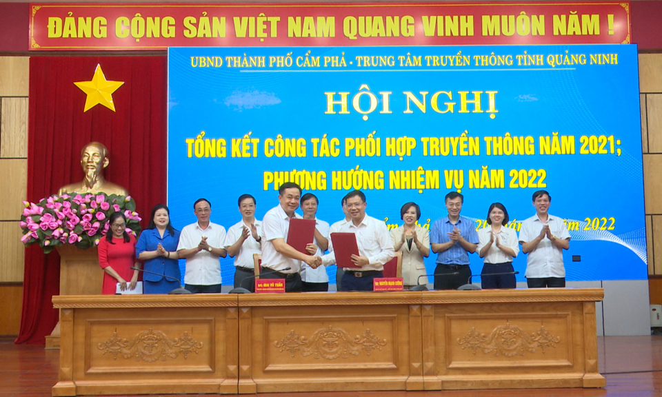 Trung tâm Truyền thông tỉnh và TP Cẩm Phả ký kết phối hợp truyền thông