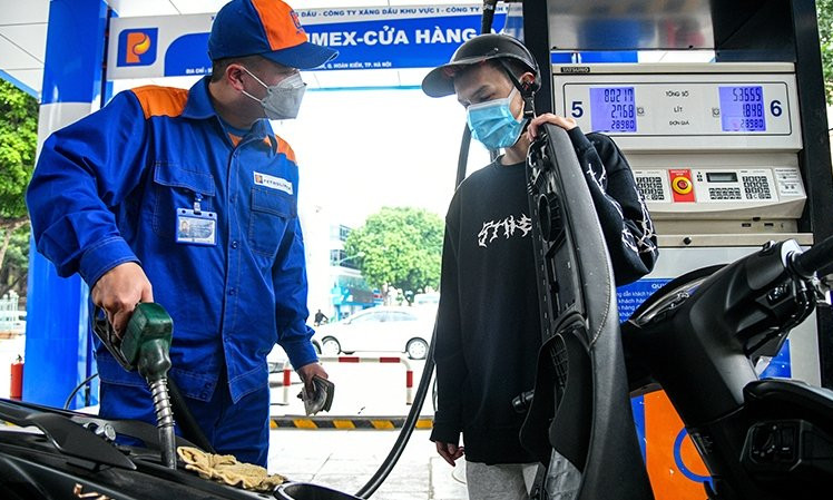 Retail petrol prices up slightly in latest adjustment