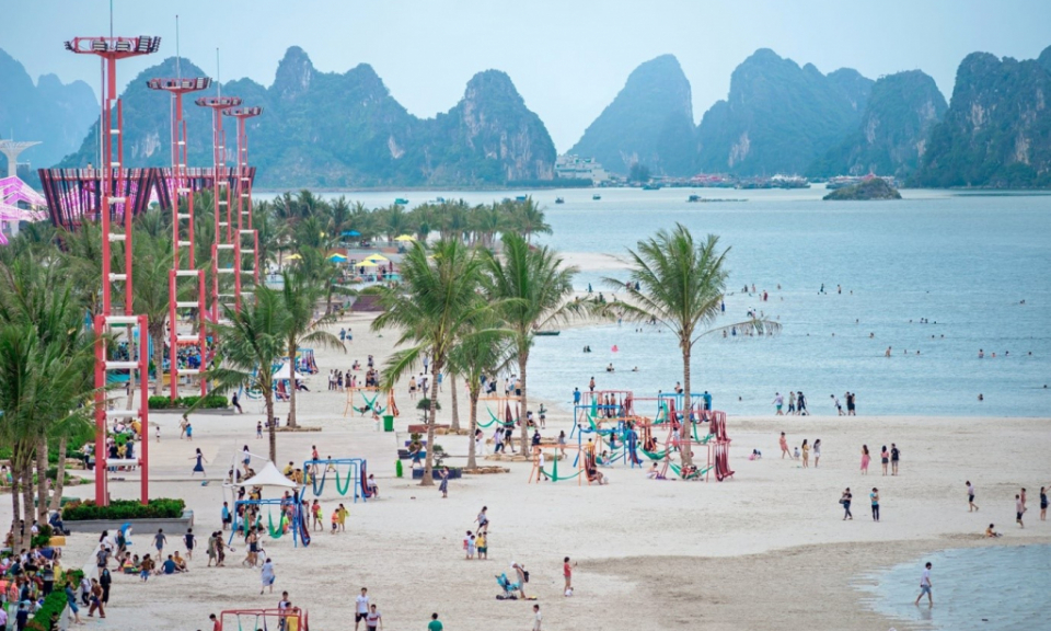 Phát triển hạ tầng phục vụ du lịch biển đảo