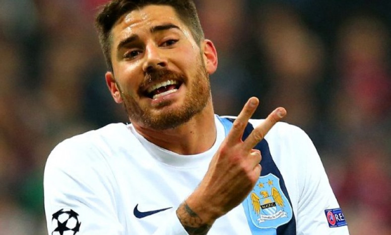 Cựu sao Real Madrid và Man City giải nghệ ở tuổi 35