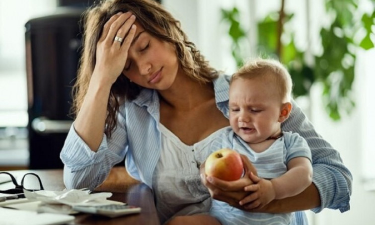 Vì sao phụ nữ đau đầu sau sinh?