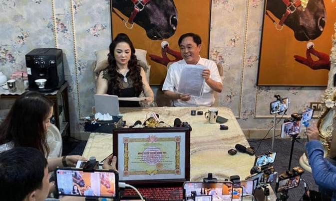 Công an TP.HCM mời ekip giúp Nguyễn Phương Hằng nhục mạ người khác lên làm việc