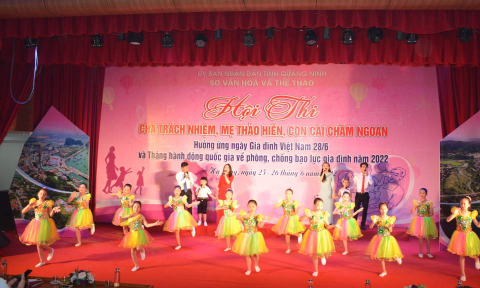 Khai mạc Hội thi "Cha trách nhiệm, mẹ thảo hiền, con cái chăm ngoan”