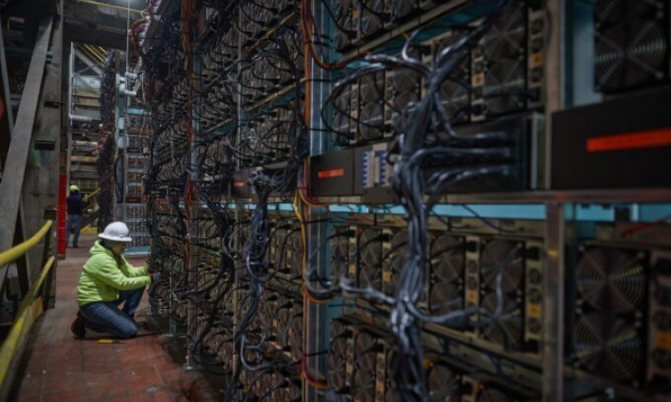 Thợ đào 'ngủ đông' khi Bitcoin, Ethereum lao dốc