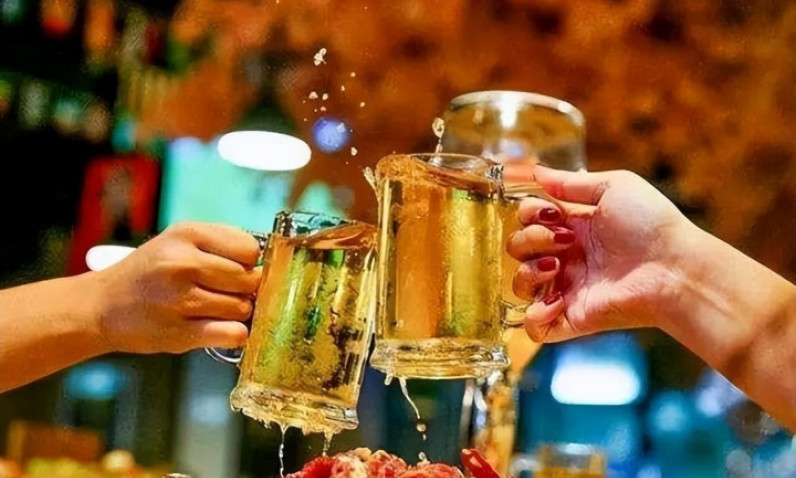 Lạm dụng bia rượu vào bữa tối, điều gì xảy ra với cơ thể sau thời gian dài?