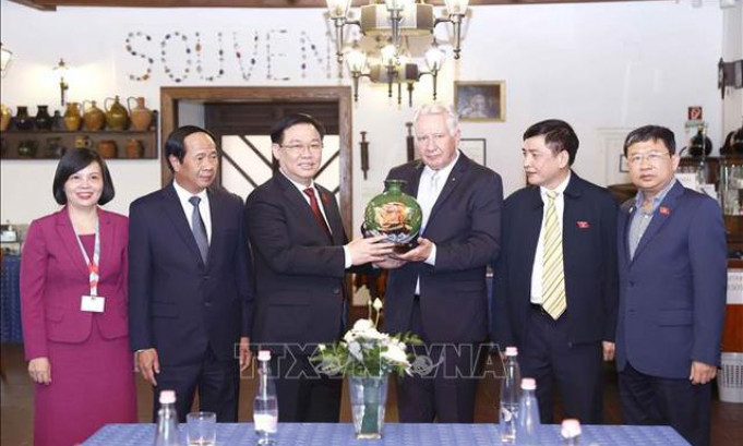 Chủ tịch Quốc hội Vương Đình Huệ thăm TP. Albertirsa, tiếp Phó Chủ tịch Quốc hội Hungary
