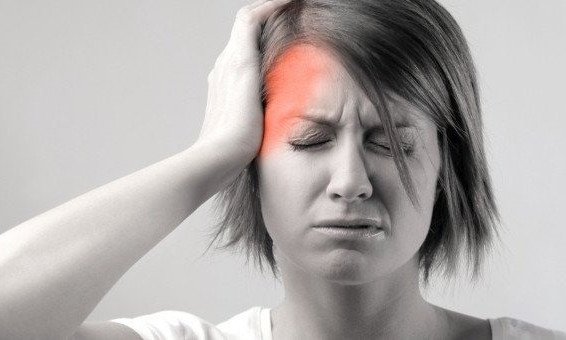 Bí quyết giúp đẩy lùi cơn đau đầu trong mùa hè nắng nóng