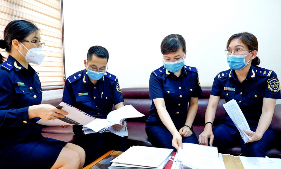 Nữ cán bộ hải quan tận tụy, sáng tạo