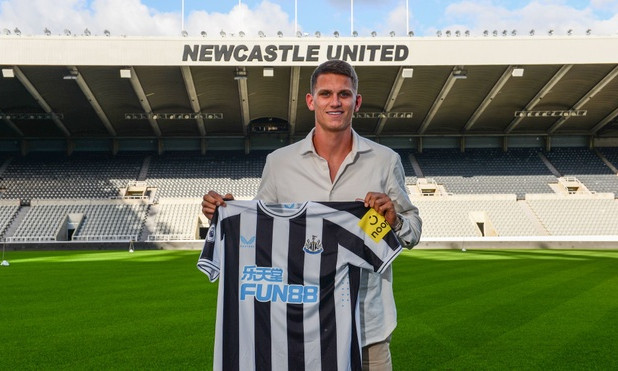 Newcastle công bố tân binh trị giá 37 triệu euro