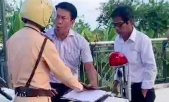 Khởi tố hai đối tượng xúc phạm lực lượng công an ở Đà Nẵng