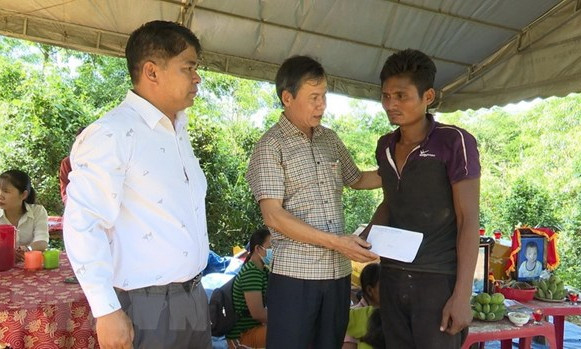 Hai chị em ruột tử vong nghi do ngộ độc do ăn “vật lạ”