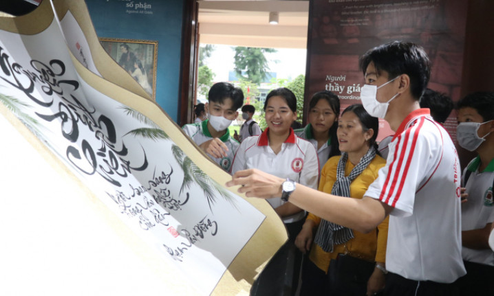 Triển lãm hơn 300 hiện vật về danh nhân Nguyễn Đình Chiểu