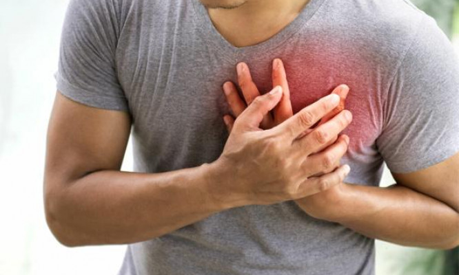 Năm triệu chứng có thể xuất hiện vài tháng trước cơn đau tim