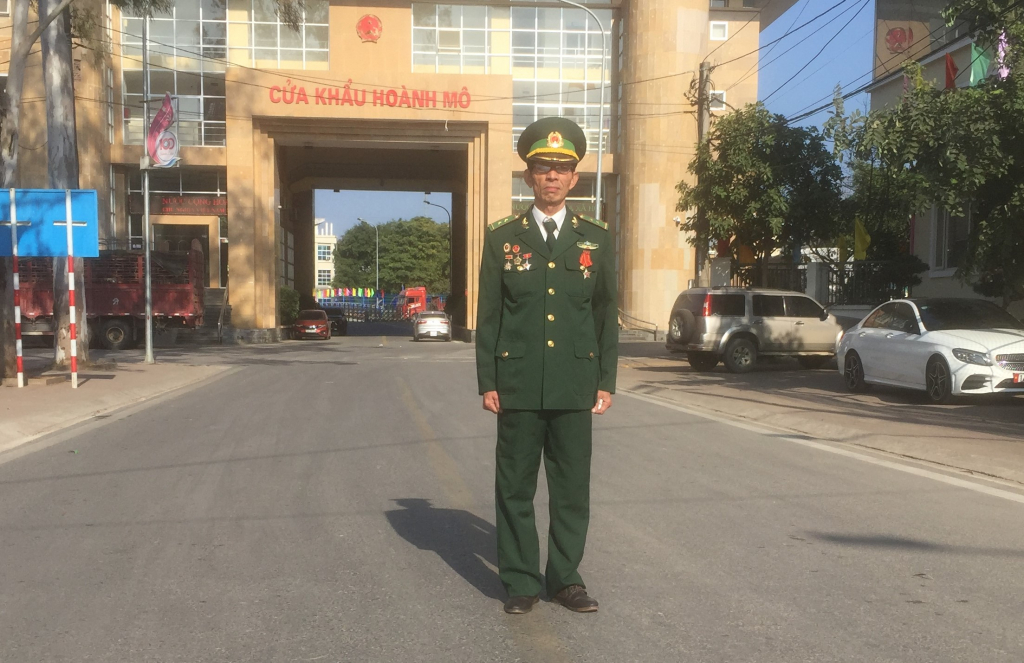 Cựu binh Biên phòng Nguyễn Tiến Vỹ thăm lại Cửa khẩu Hoành Mô, huyện Bình Liêu.