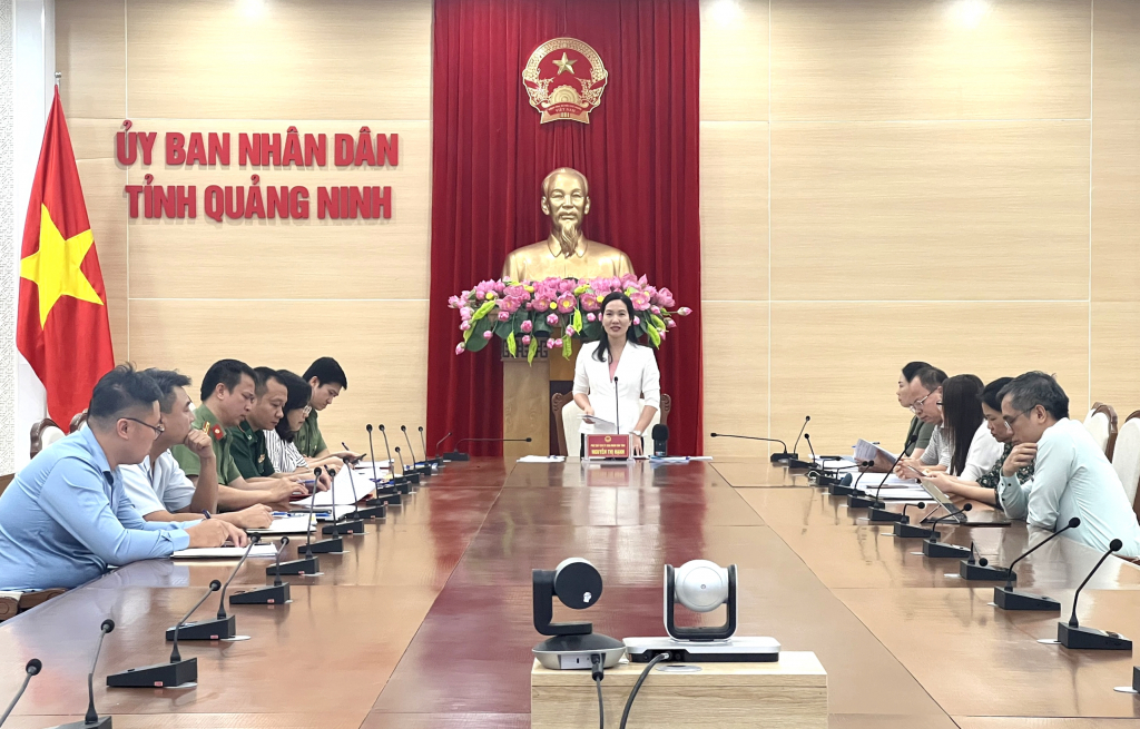 Đồng chí Nguyễn Thị Hạnh, Phó Chủ tịch UBND tỉnh, Trưởng Ban chỉ đạo kỳ thi tốt nghiệp THPT năm 2022 chủ trì hội nghị.