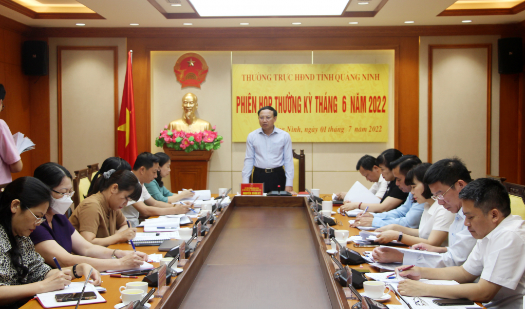 Đồng chí Nguyễn Xuân Ký, Ủy viên Trung ương Đảng, Bí thư Tỉnh ủy, Chủ tịch HĐND tỉnh chủ trì phiên họp.