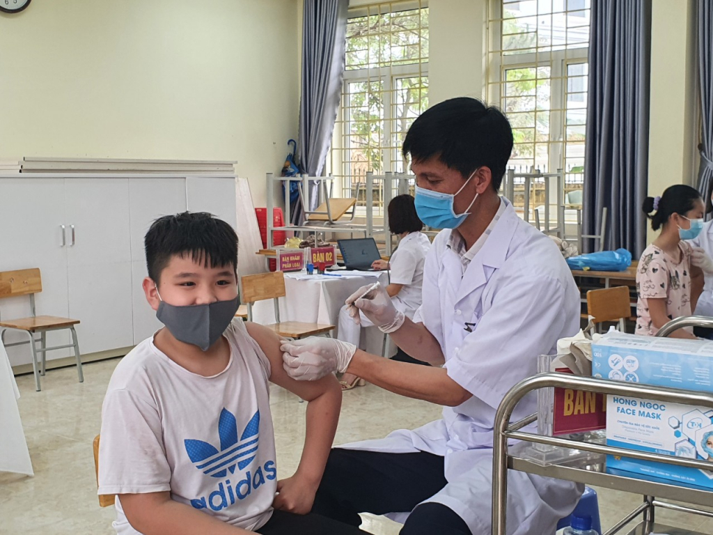 Huyện Hải Hà triển khai tiêm vaccine phòng Covid-19 cho trẻ em trong độ tuổi 5 đến dưới 12 tuổi trên diện rộng. Tháng 4/2022.