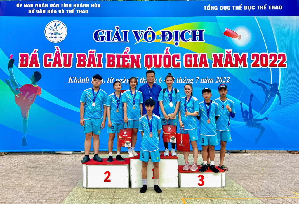 Đội tuyển đá cầu bãi biển Quảng Ninh giành 3 huy chương tại giải.