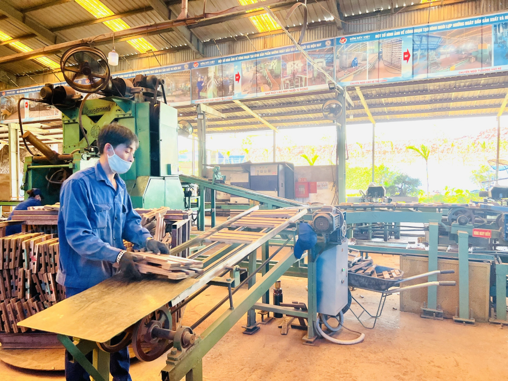Sản xuất tại Công ty CP Gạch ngói Đất Việt.