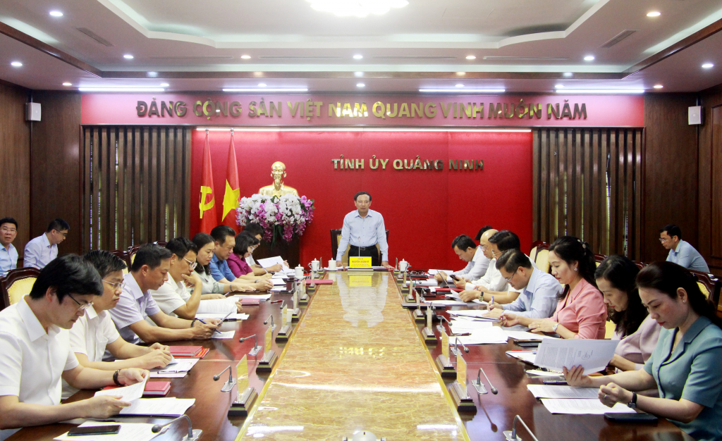 Quang cảnh cuộc họp.