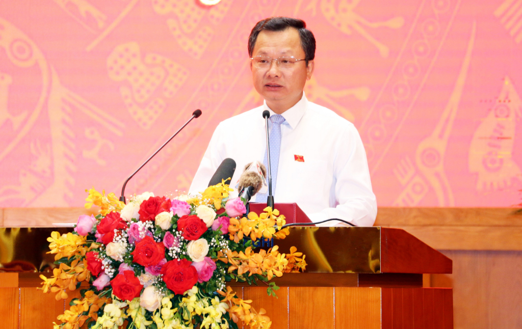 Đồng chí Cao Tường Huy, Phó Chủ tịch Thường trực UBND tỉnh báo cáo công tác thực hiện xây dựng Quy hoạch tỉnh.
