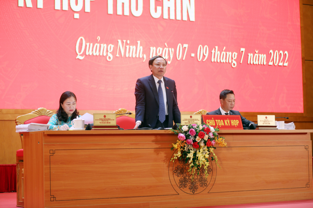 Đồng chí Nguyễn Xuân Ký, Ủy viên Trung ương Đảng, Bí thư Tỉnh ủy, Chủ tịch HĐND tỉnh điều hành phiên thảo luận tại hội trường.
