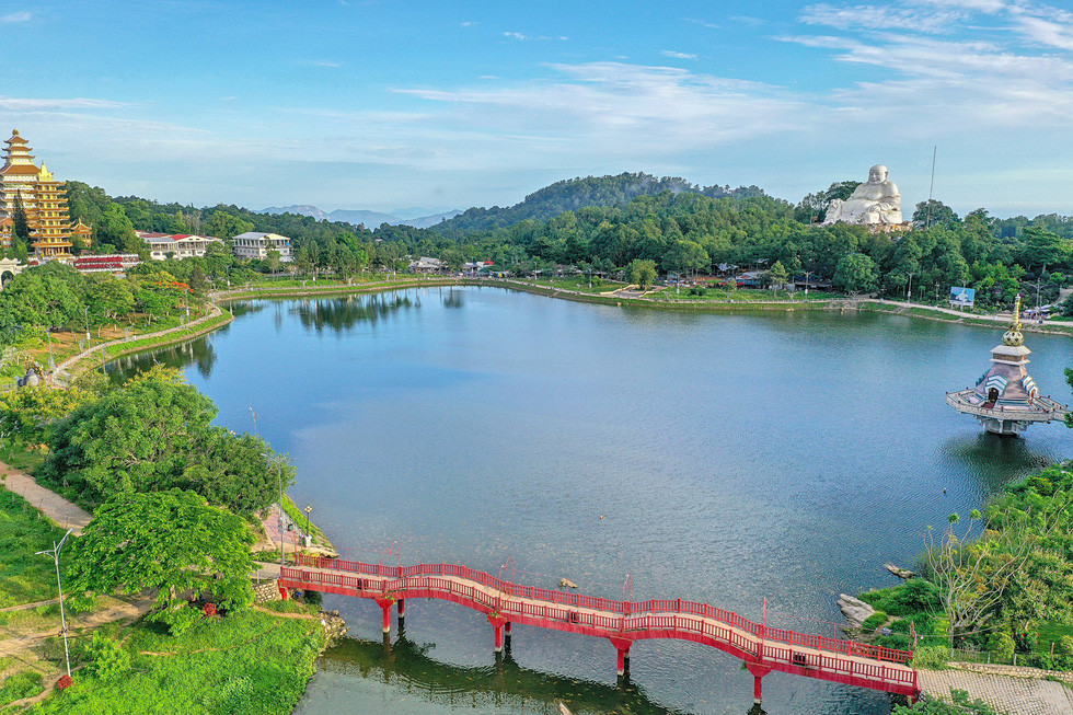 Về Tịnh Biên - An Giang leo núi Cấm, ngắm hoàng hôn trên cánh đồng thốt nốt - Ảnh 6.