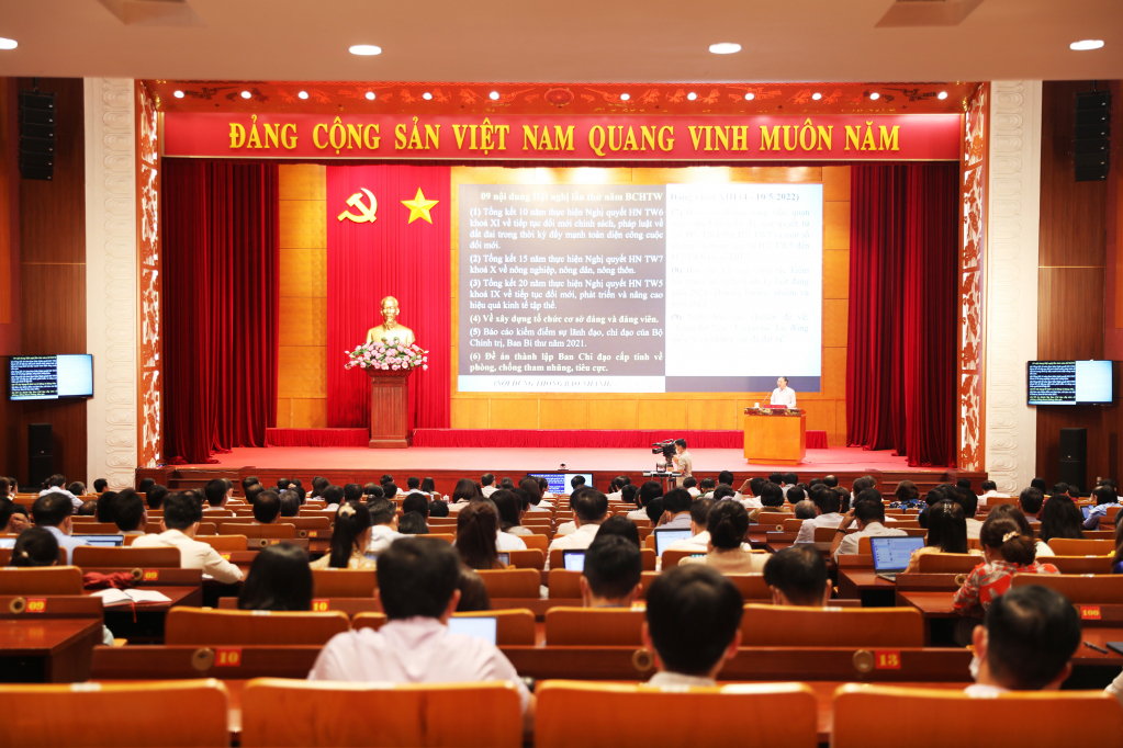 Quảng Ninh tổ chức hội nghị thông báo kết quả Hội nghị lần thứ năm Ban Chấp hành Trung ương Đảng (Hội nghị Trung ương 5), khóa XIII, tháng 5/2022. Ảnh: Đỗ Phương