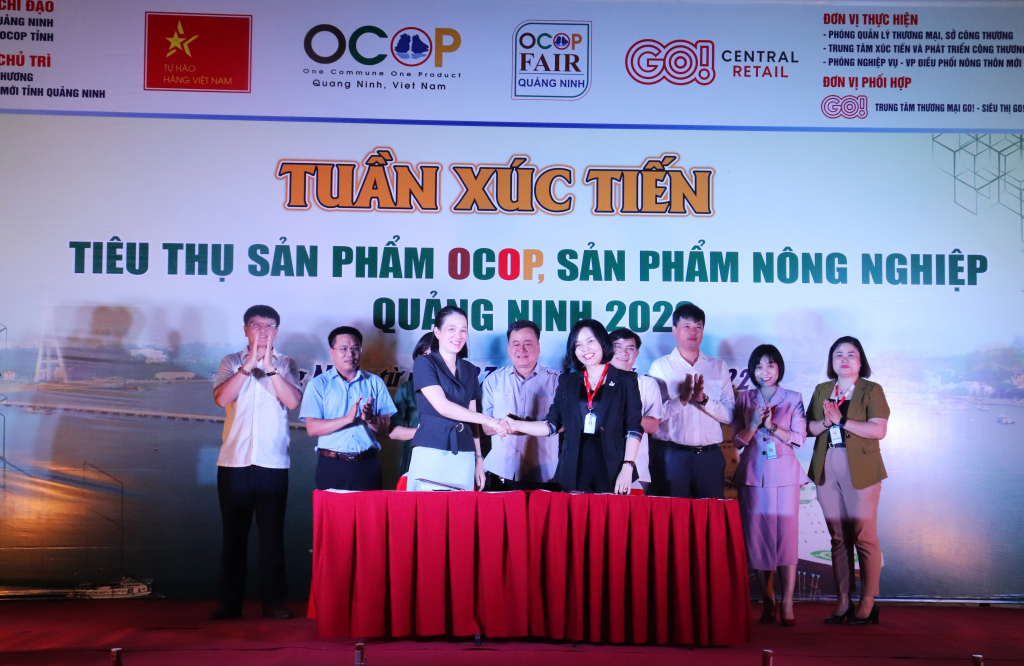Lễ ký kết biên bản ghi nhớ giữa Đại diện Sở Công thương Quảng Ninh và đại diện tập đoàn Central Retail về việc hỗ trợ phân phối các sản phẩm OCOP Quảng Ninh trên toàn hệ thống GO!