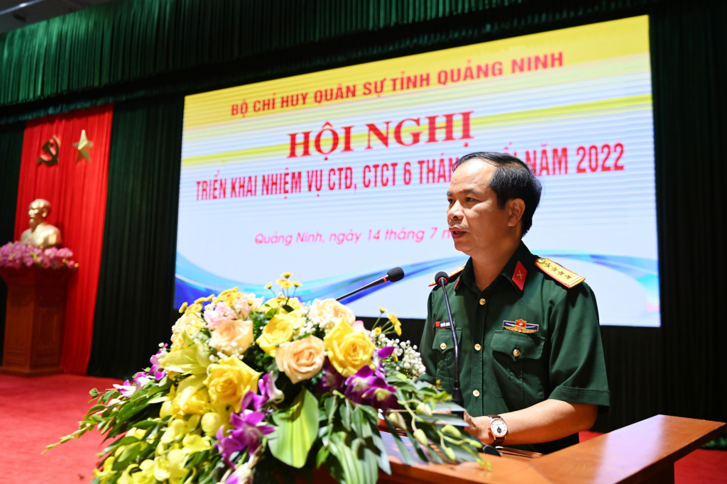 Đại tá Nguyễn Quang Hiến, Phó Bí thư Thường trực Đảng ủy, Chính ủy Bộ CHQS tỉnh Quảng Ninh chủ trì hội nghị.